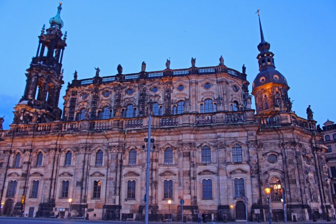 Foto Dresden Gebäude Rathaus Abendlicht